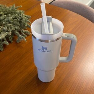 Stanley 40oz FlowState tumbler with handle